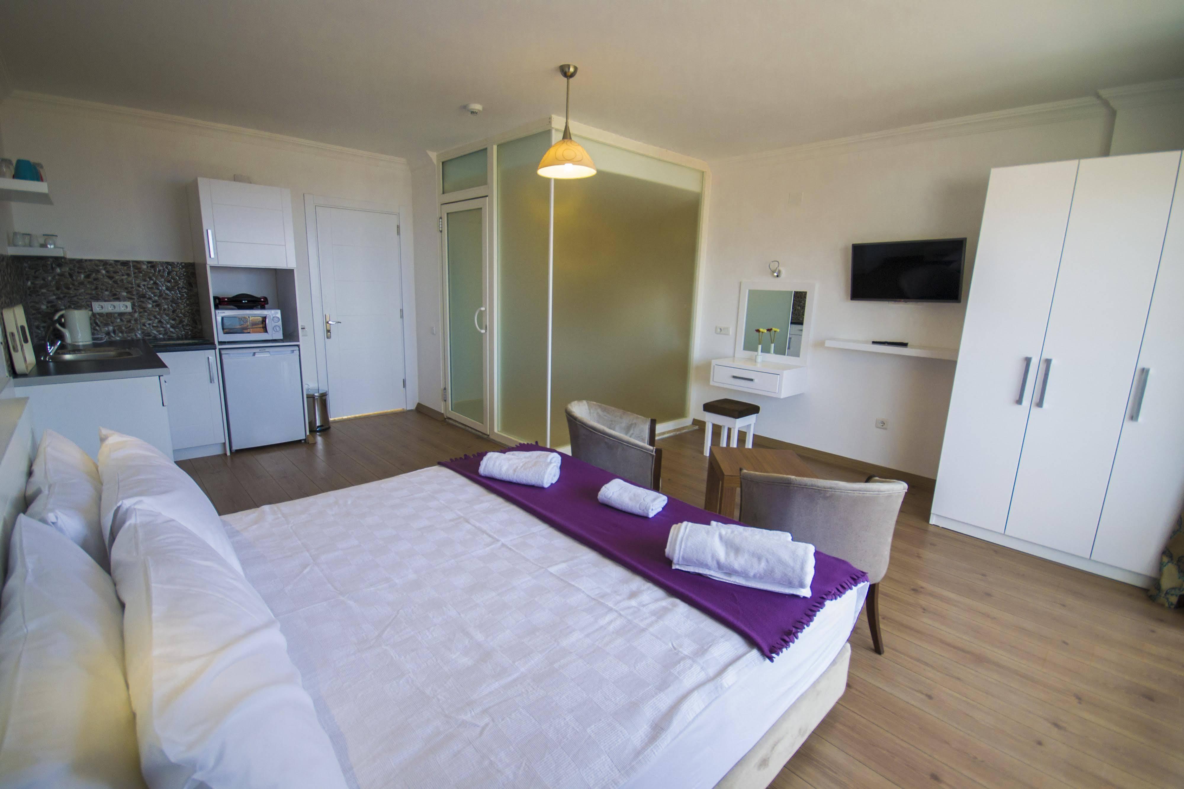 Kelebek Studio Apartments Kalkan Esterno foto