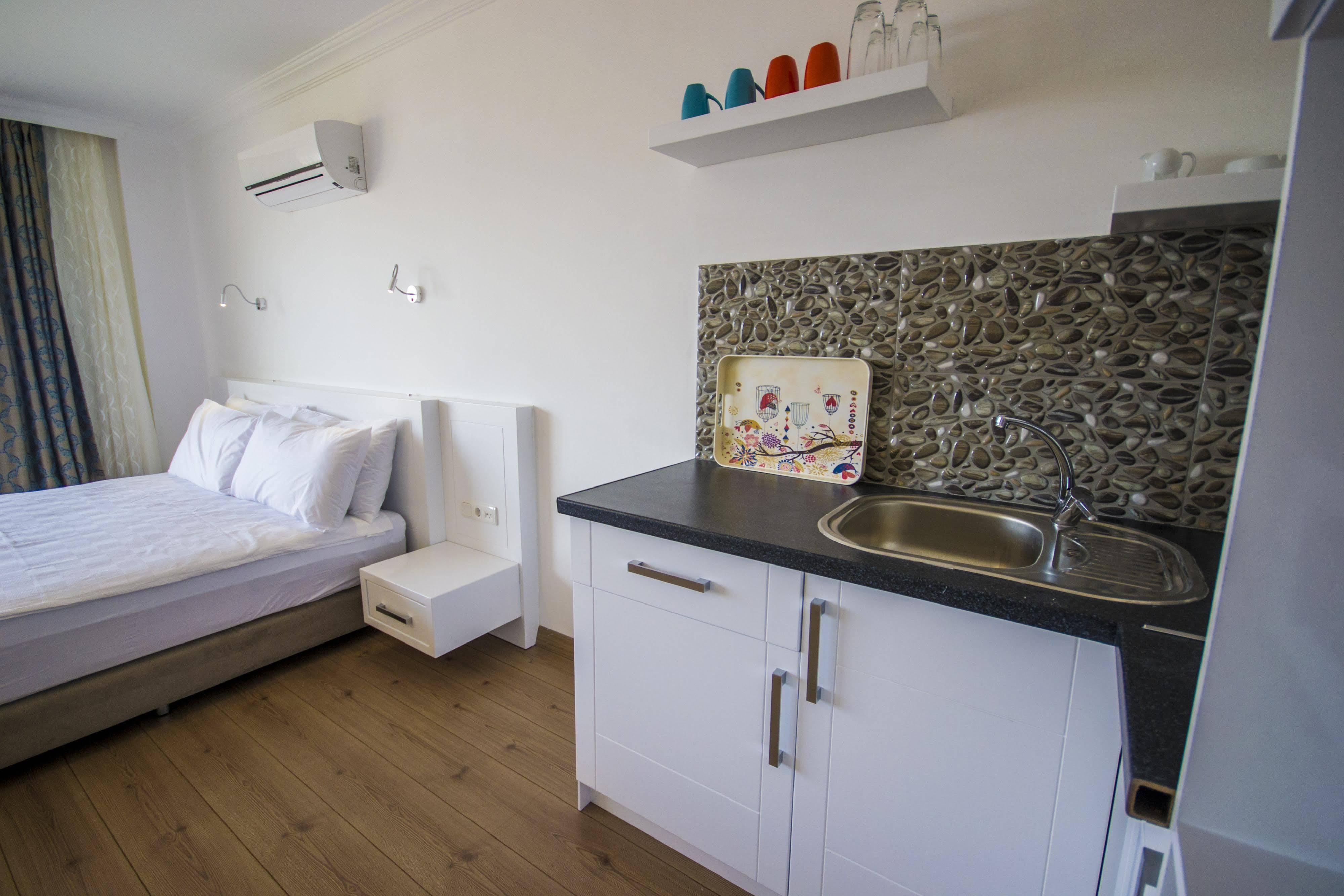 Kelebek Studio Apartments Kalkan Esterno foto
